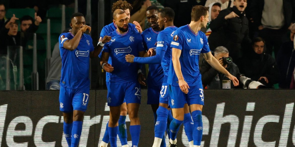 Rangers preparing bid for "on fire" Roofe replacement